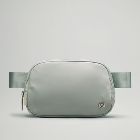 lululemon athletica Handbags - EUC🩶Lululemon Everywhere Belt Bag 1L Jade Gray